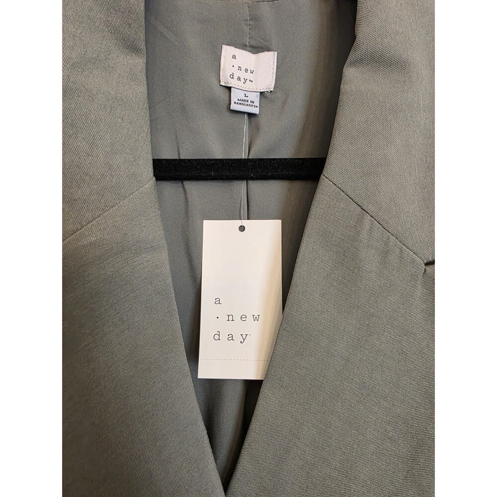 NWT L Women's Olive Green Lined Blazer with Front‎ Pockets and Button Detail - Picture 2 of 6
